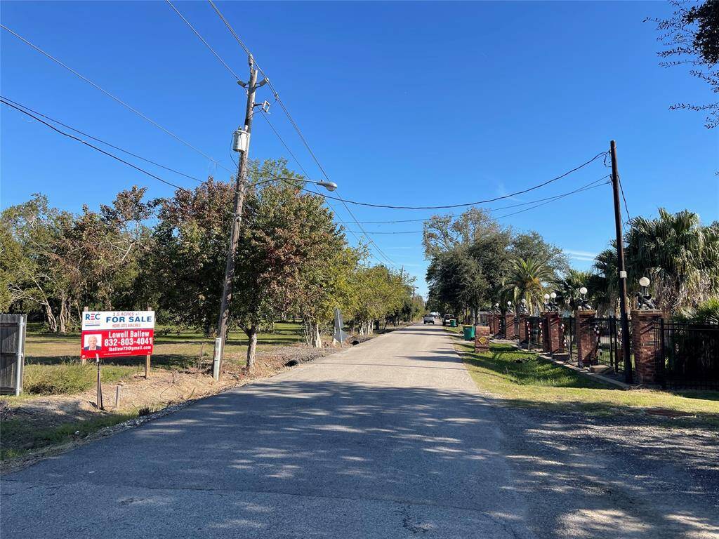 Looking east toward Galveston Bay down Middleton Street