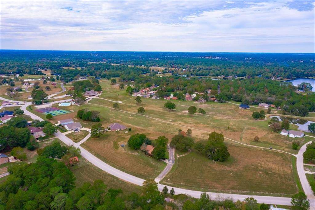 Each lot comes with a country club membership. Members pay no green fees, launch fees or tennis and pool fees.