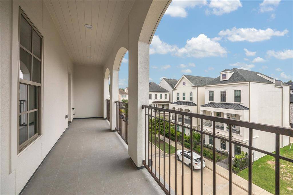 Third-floor balcony view.