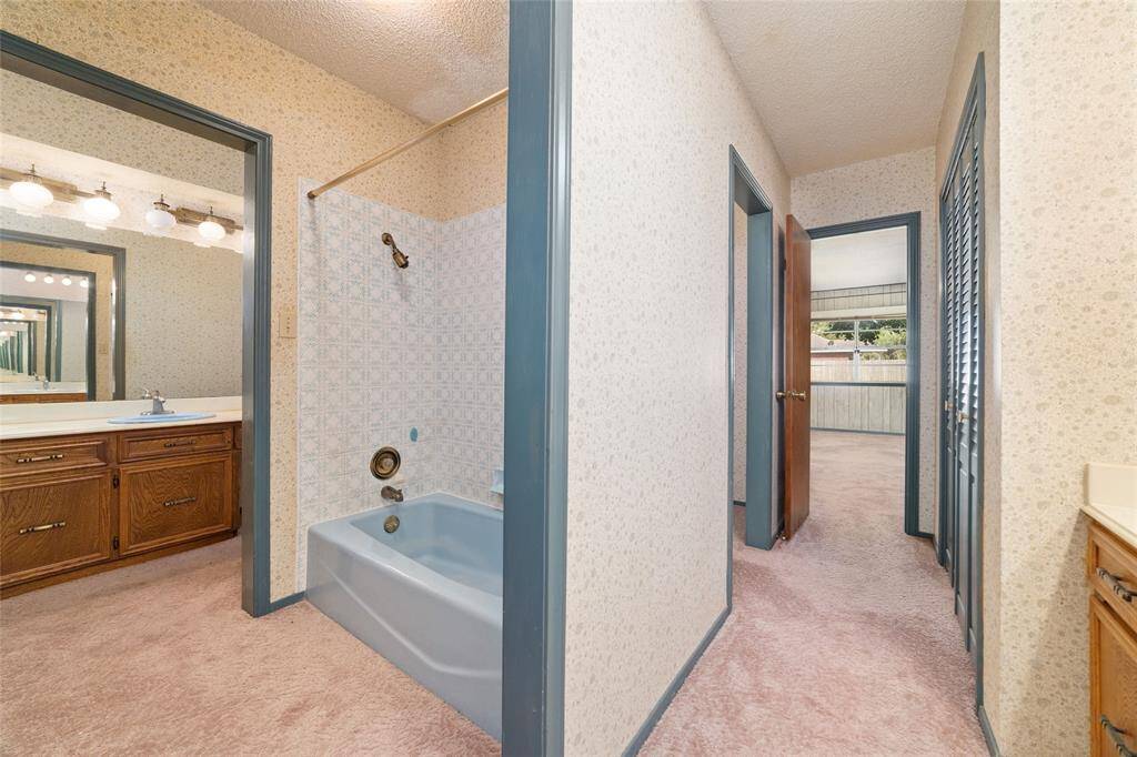 So much space in this bathroom!