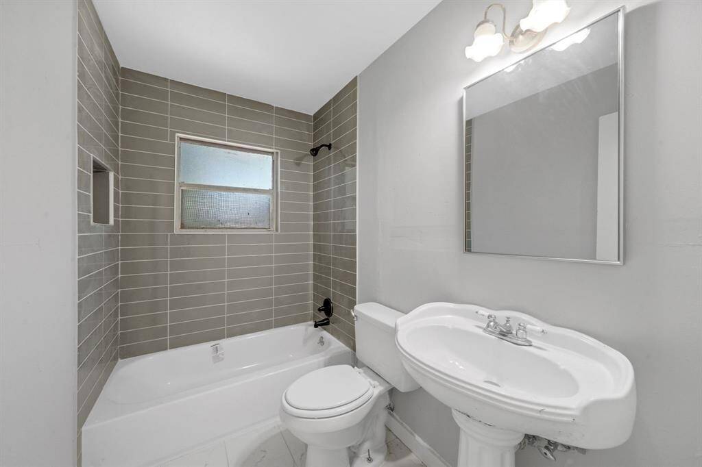 Unit A- Guest Bathroom