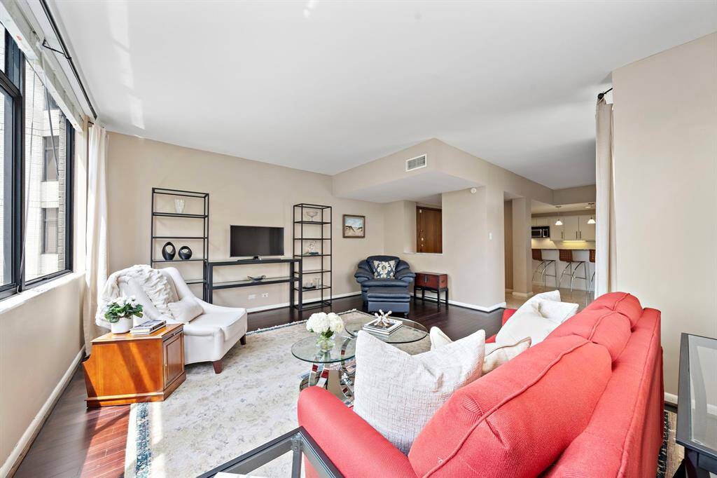 Thoughtfully laid out to provide both privacy and great entertainment spaces, the living room is strategically located separately from the bedrooms.