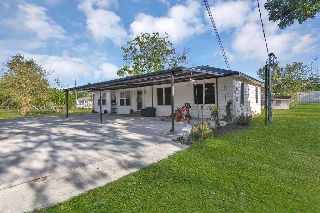 Pavillion measures 3,600 square feet