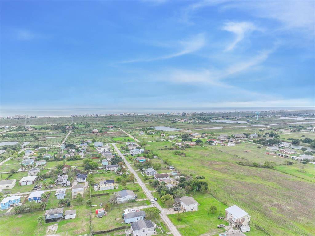 only 4 minutes from the beach.