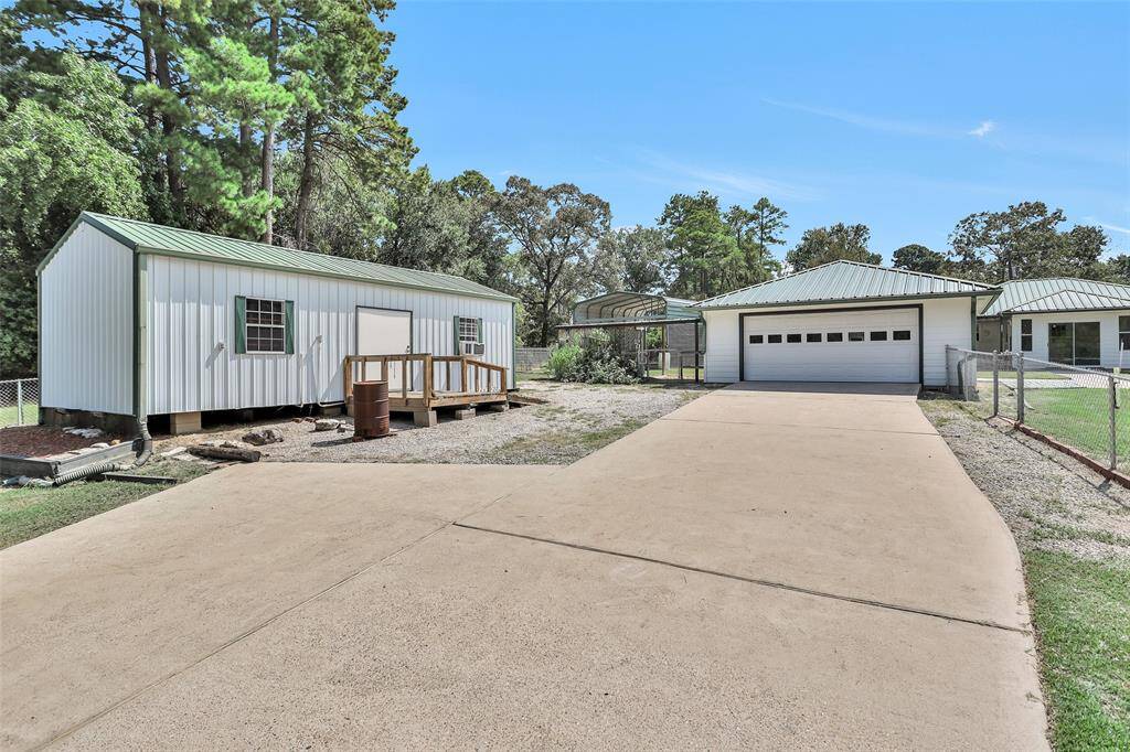 Charming guest house measuring 13.6 x 31.4 feet, perfect for visitors or flexible living space.