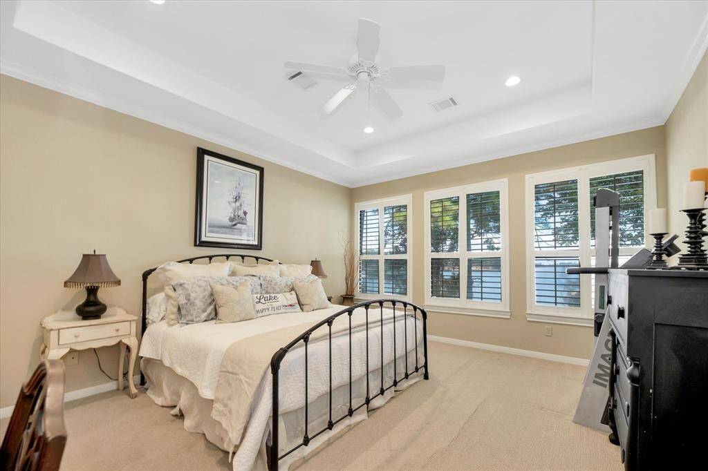 You should have no trouble relaxing in this room with its beautiful ceiling and wall of lake views!