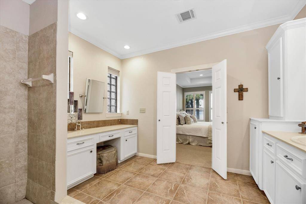 You will love this primary ensuite with views of the lake while you get ready in the morning.