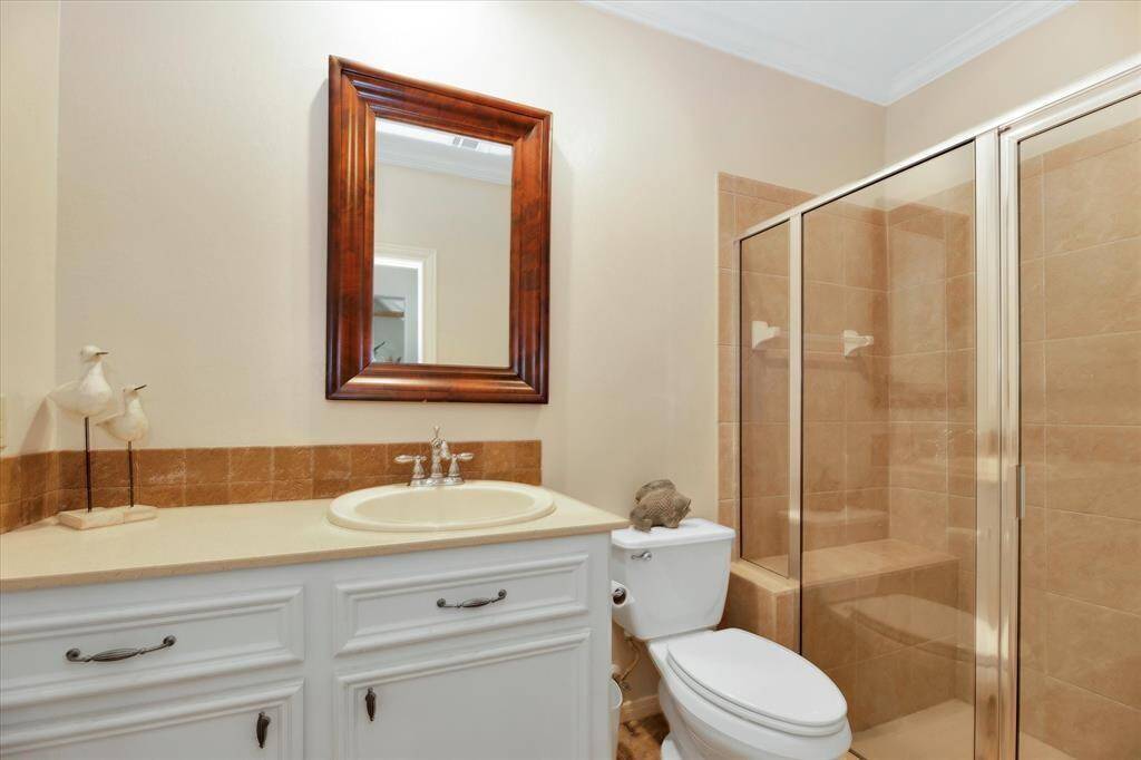 Secondary/guest bathroom.