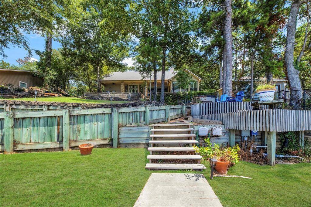 Access to the property from lakeside.