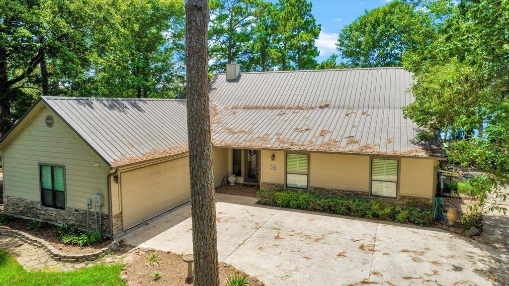 This home would make a wonderful full time residence or weekend retreat.