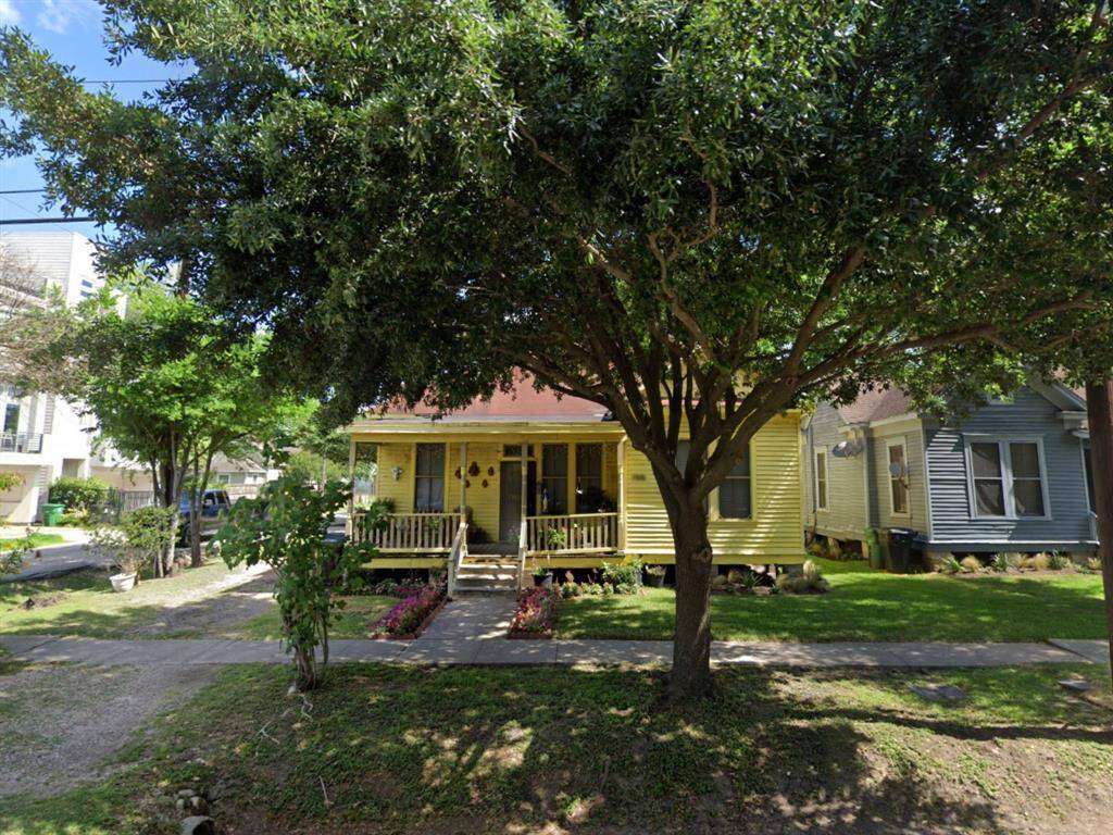 Duplex consisting of two units - 1916 and 1918 Summer.