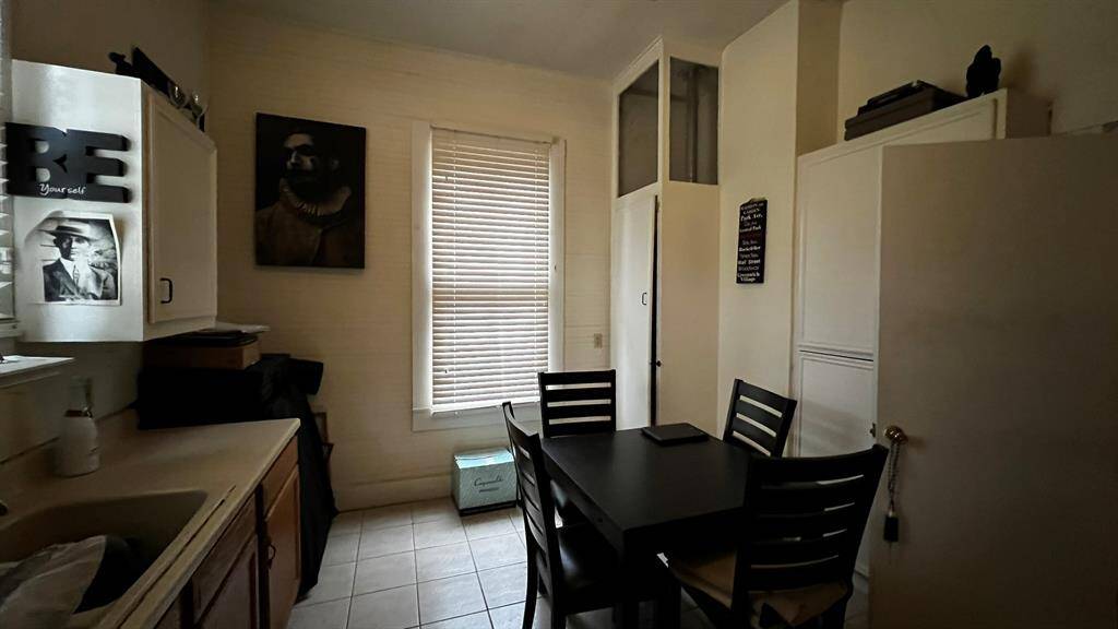 Duplex consists of two units - 1916 & 1918 Summer