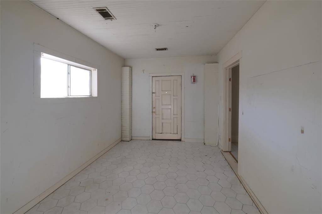 Entry/Extra Room - View From Living Room