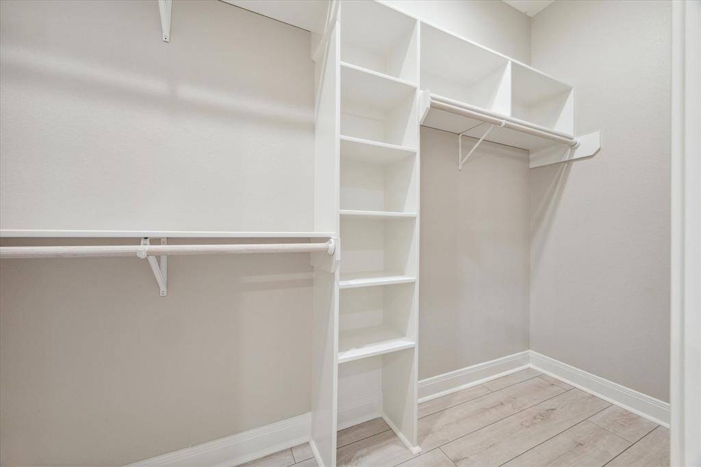 primay walk in closet