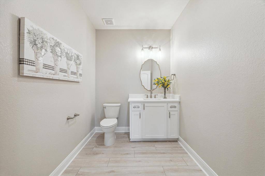 guest bath off 3 floor family room