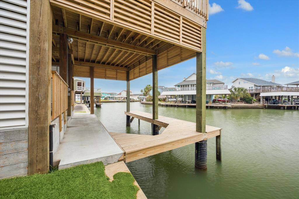 oversized boat slip and room outside of dock for your off shore boat