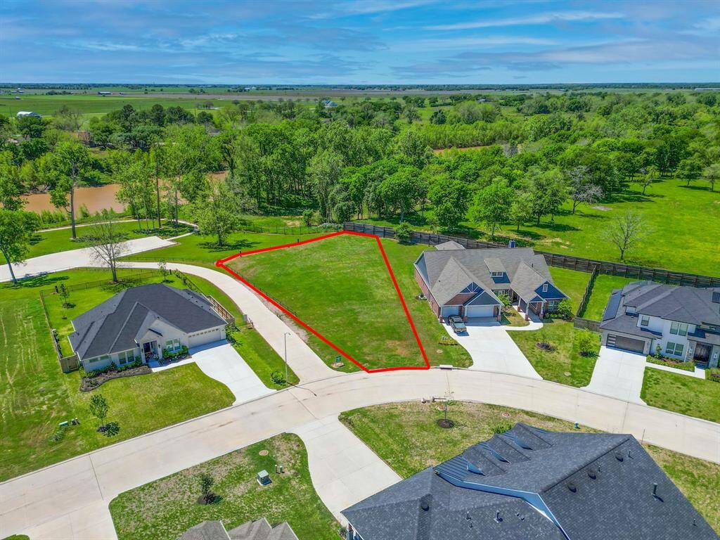 Welcome Home to The Reserve at Weston Lakes! 3033 Whispering Pecans Dr. Fulshear, TX 77441