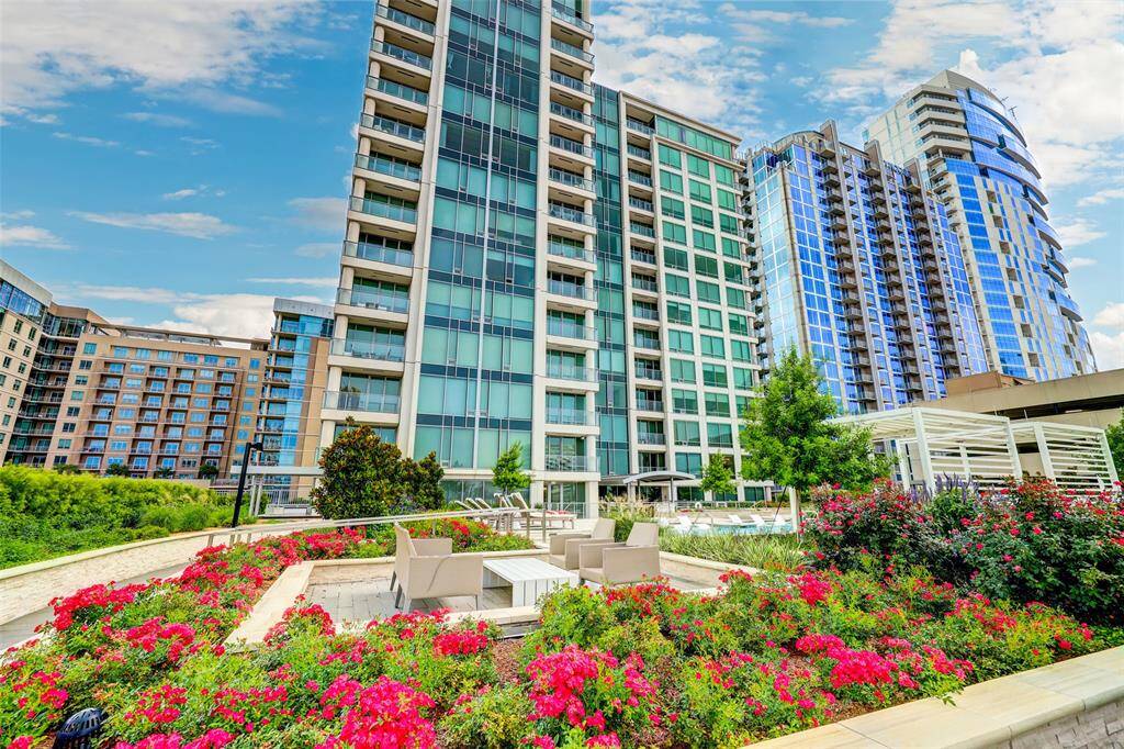 The Wilshire, located steps from River Oaks District, one mile from The Galleria, Uptown Park and Highland Village. Built by the esteemed Pelican Builders and Kirksey Architects. Enjoy all the amenities including pool, valet parking, concierge, security and porter. Dog washing station/dog run. State-of-the-art workout facilities, meeting rooms, guest suites and more!