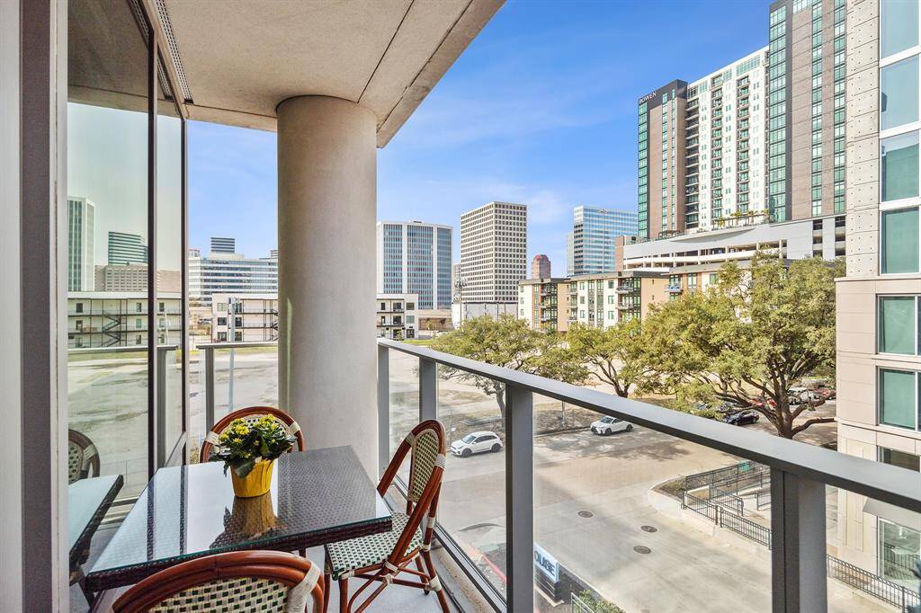 This unique end unit offers an exterior balcony located off the living room with panoramic north and west views.
