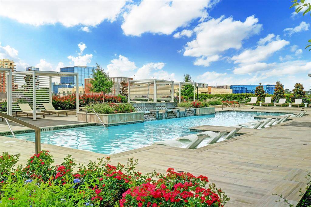 The 75' pool at The Wilshire offers over 275 sq ft of seating and professional lush landscaping, outdoor covered grills and poolside cabanas.