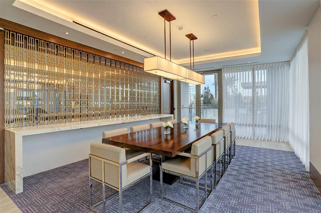 Dining room or meeting room available.
