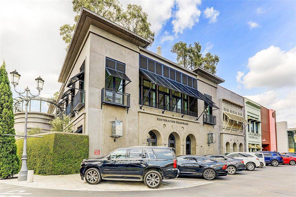 Nearby Highland Village with upscale shops and restaurants including Restoration Hardware, Apple, Ball & Branch, Pottery Barn, Williams Sonoma, White House Black Market, Lilly Pulitzer, Lululemon, Soma, Kiel's and Sprinkles, RA Sushi, Sweet Paris, Escalante's, PF Chang to name a few!