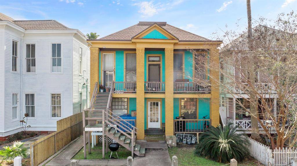 Welcome to Unit 2 of this lovely 4 plex.