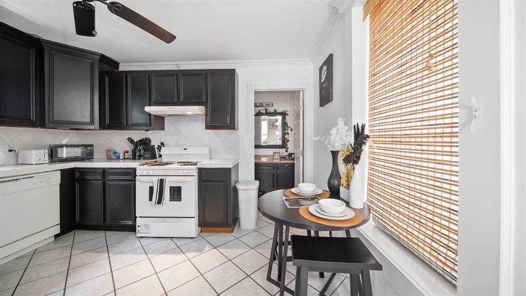 unit 3 studio bedroom. Active vacation rental