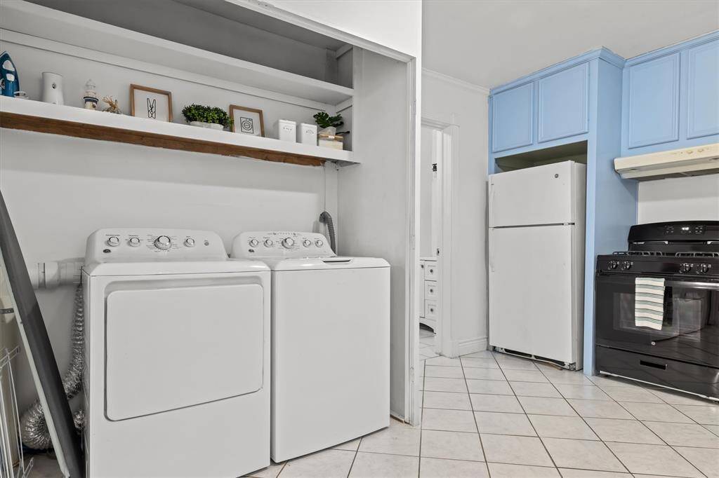 Refreshen kitchen wth lots of storage unit 1
