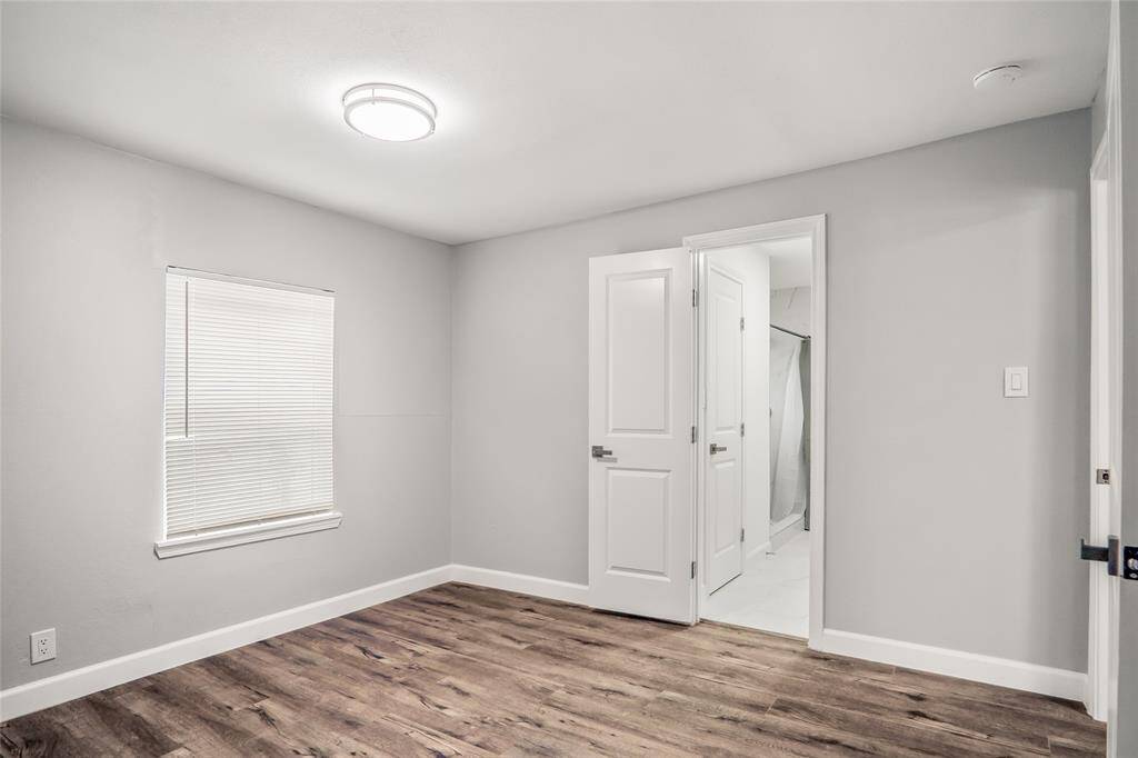 2nd room with ensuite bathroom