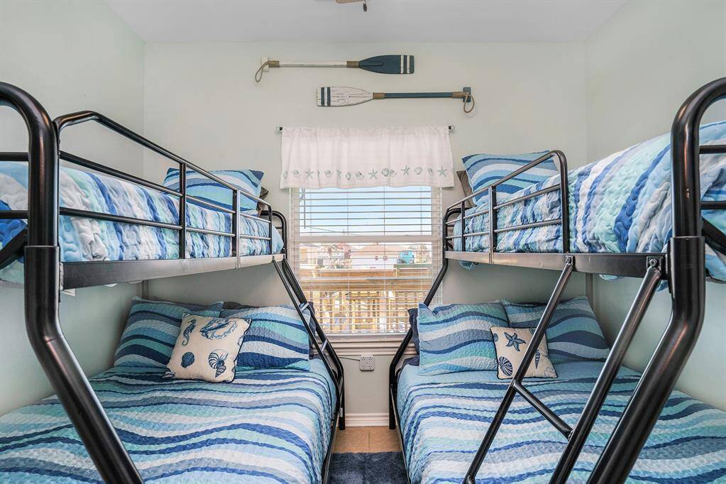 Additional bedroom set-up to sleep 6 people.