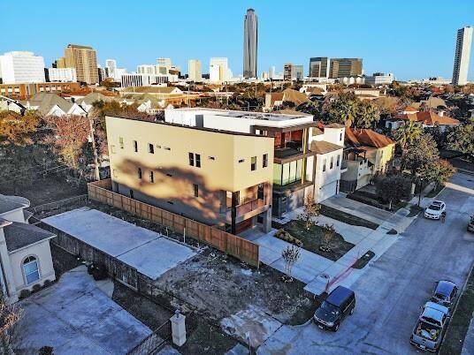 Aerial view of 5512 Bosque Street
