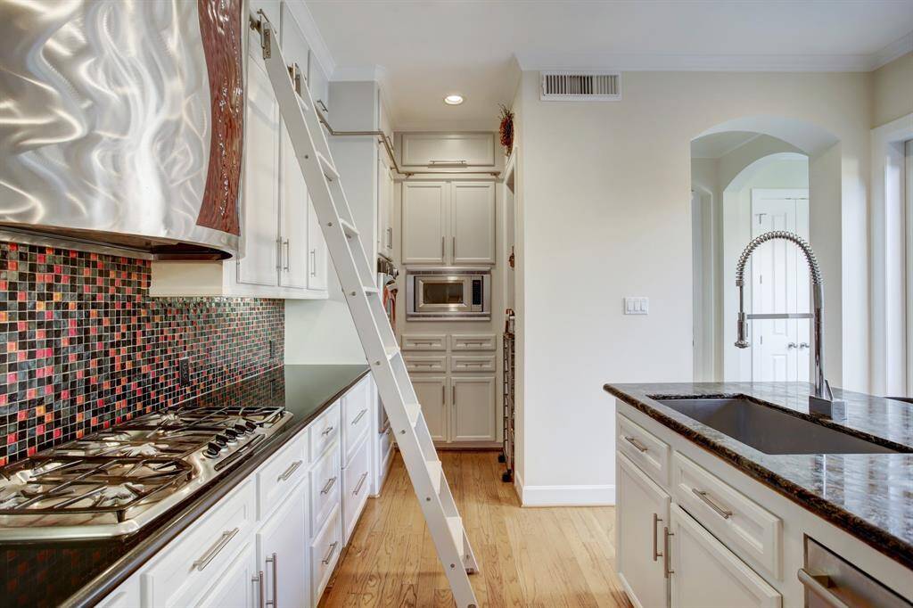 Neatly built into the undercounter cabinets are two Sub Zero refrigeration drawers exactly where and when you need them!