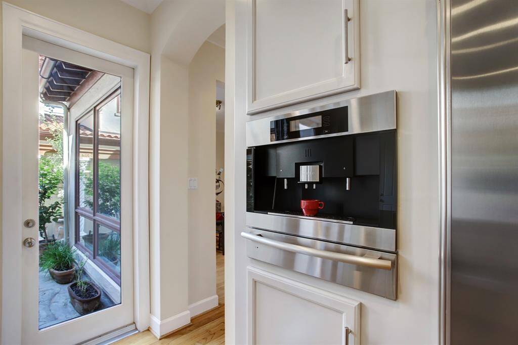Morning coffee is flawlessly prepared in this built in Meile system where you can have Barrister style latte at your disposal!