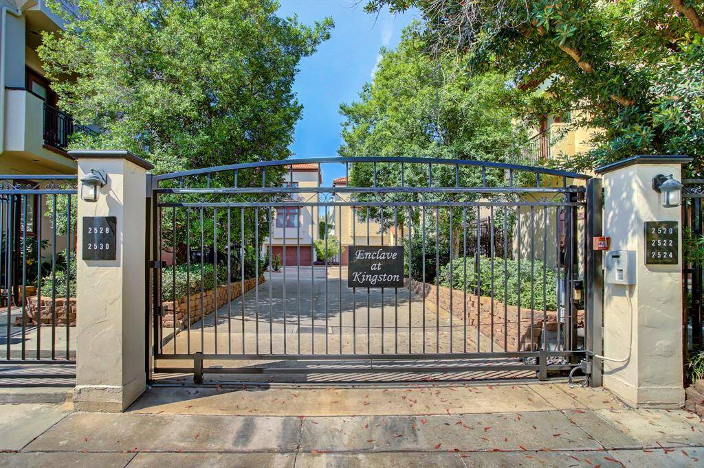 The ultimate in privacy located in the River Oaks area inside coveted Glendower Court walking distance to fabulous shopping and dining!