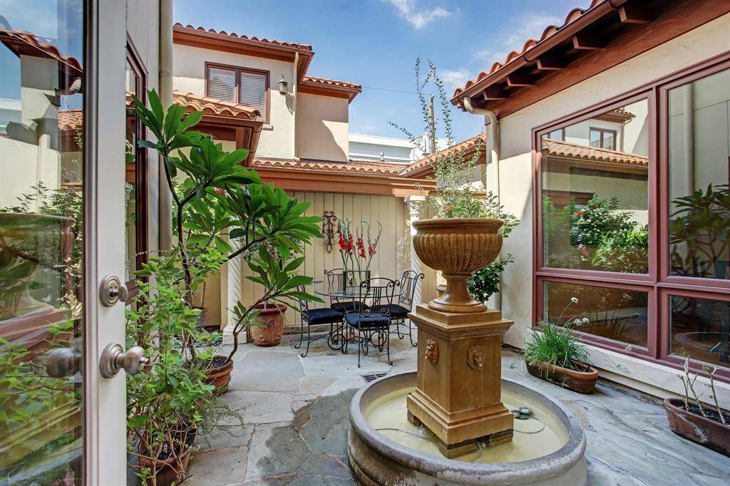 Your perfect nightly retreat awaits! take a short walk out the kitchen door and spend your dinner hour enjoying the outdoor lifestyle!