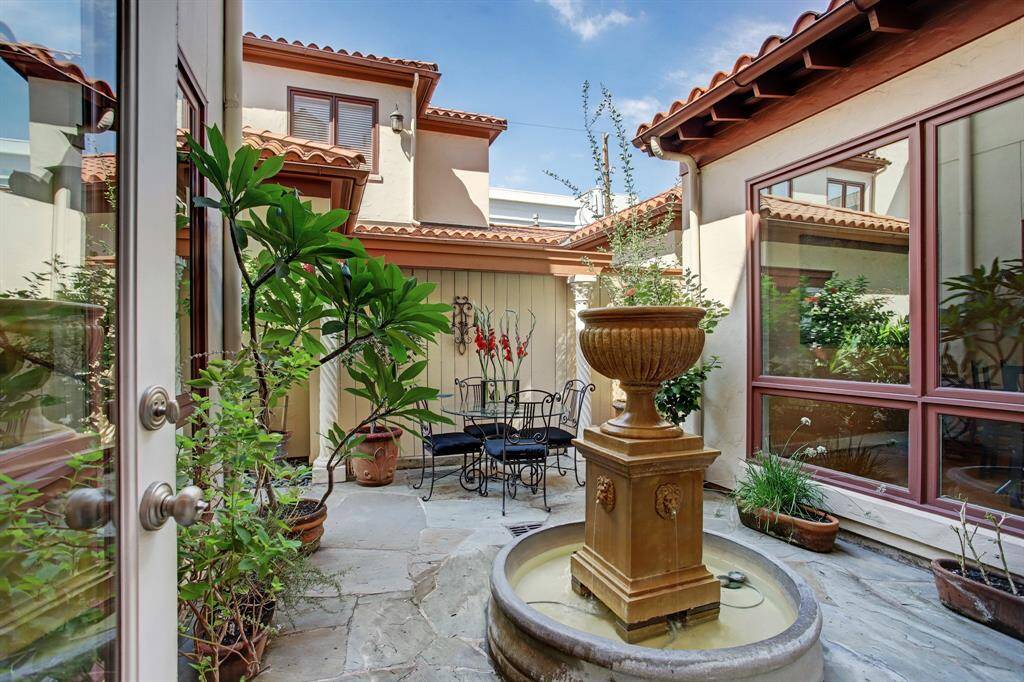 Great flow for entertainment with double entrances to this patio from your kitchen space!