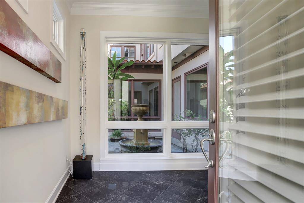 Your light & bright entry hall