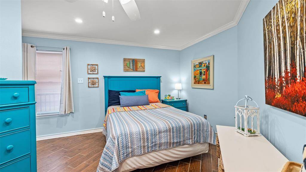 Guest bedroom with windo