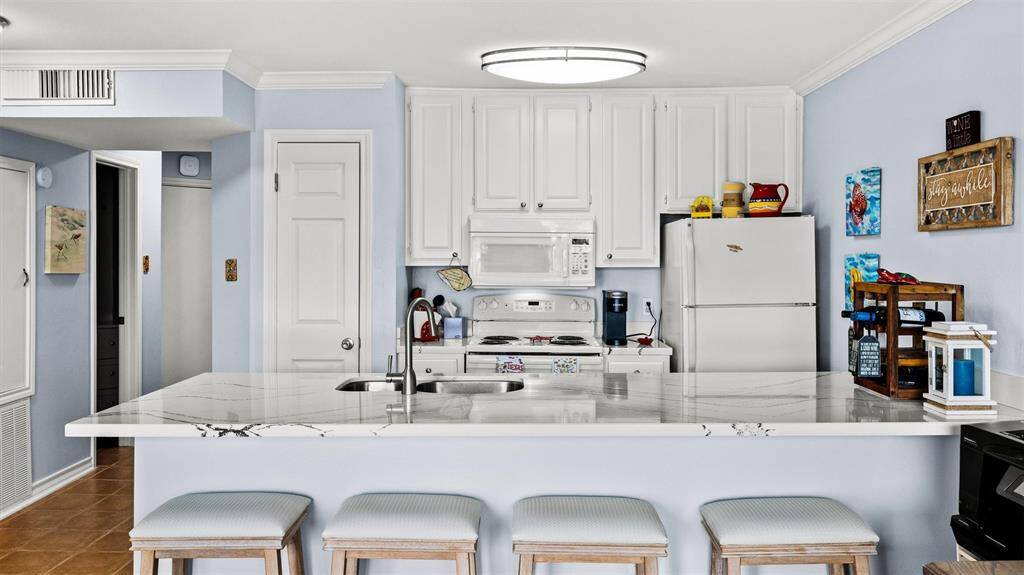Kitchen with full appliances