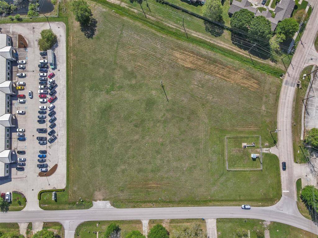 With Tomball growing, get your commercial property now!