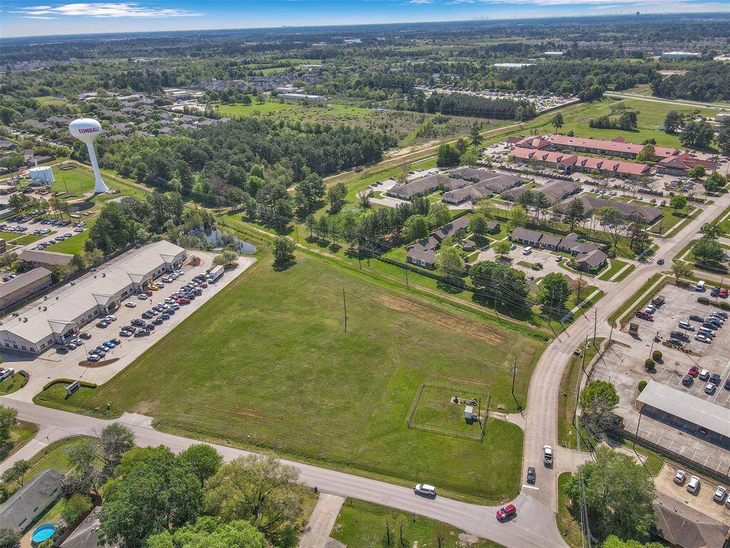 So many options and near downtown Tomball!