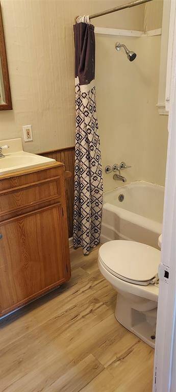 Bathroom adjoining bedroom