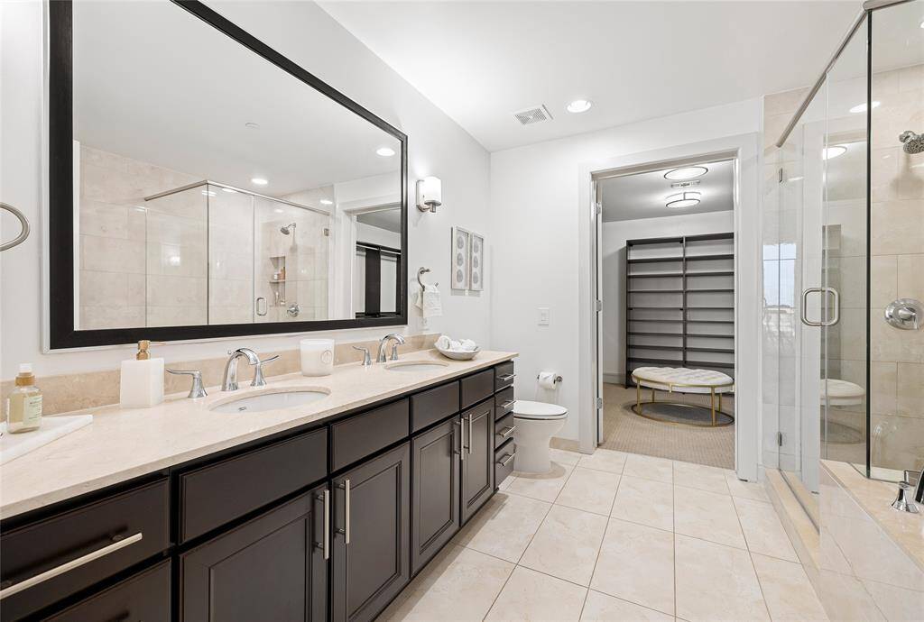 Primary bath, Double sink vanity
