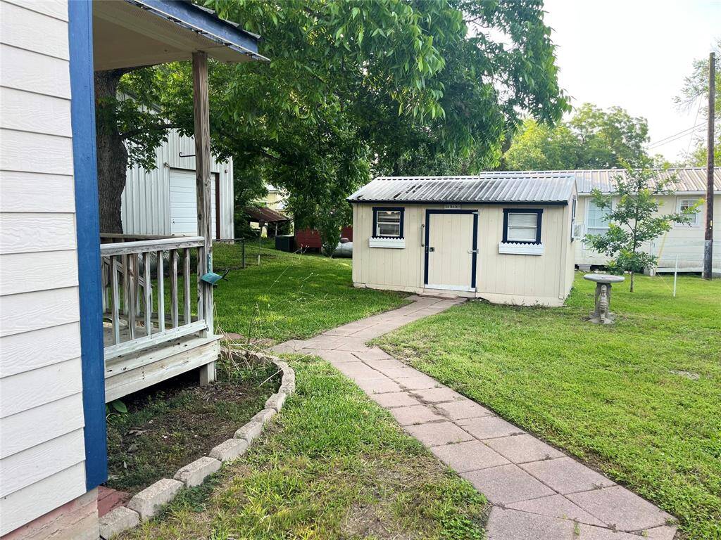 Storage building stays with AC Unit and workbench.