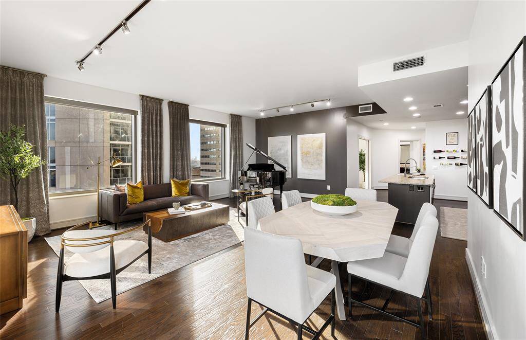 Spacious living & Kitchen