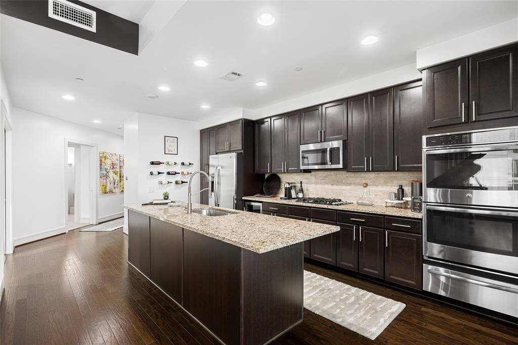 Kitchen with large island, double ovens