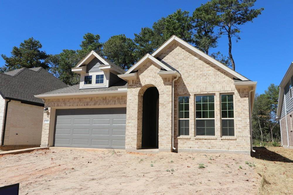 Welcome to The Cloverstone by David Weekley Home. Move-In-Ready Now!