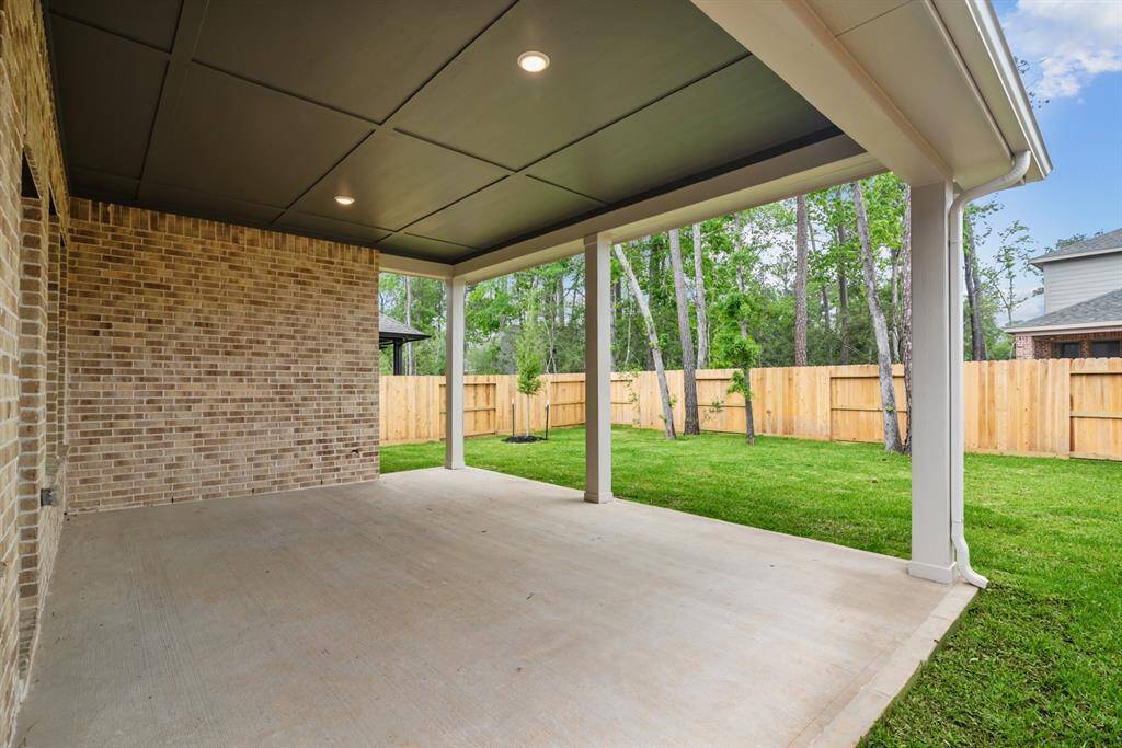Welcome to The Cloverstone by David Weekley Home. Move-In-Ready Now!
