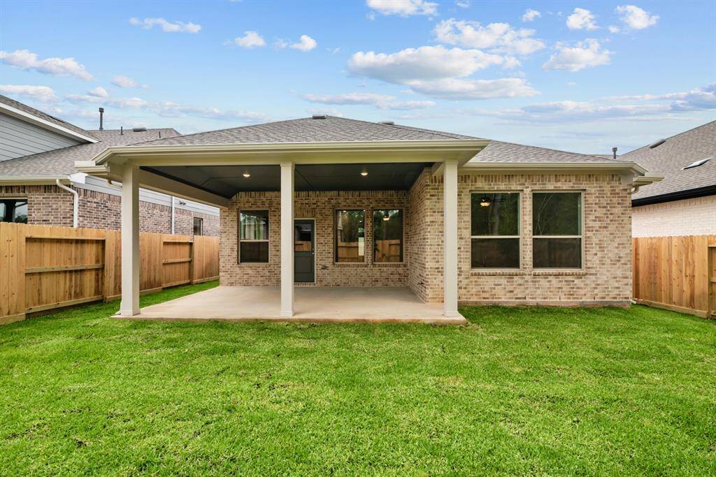 Welcome to The Cloverstone by David Weekley Home. Move-In-Ready Now!